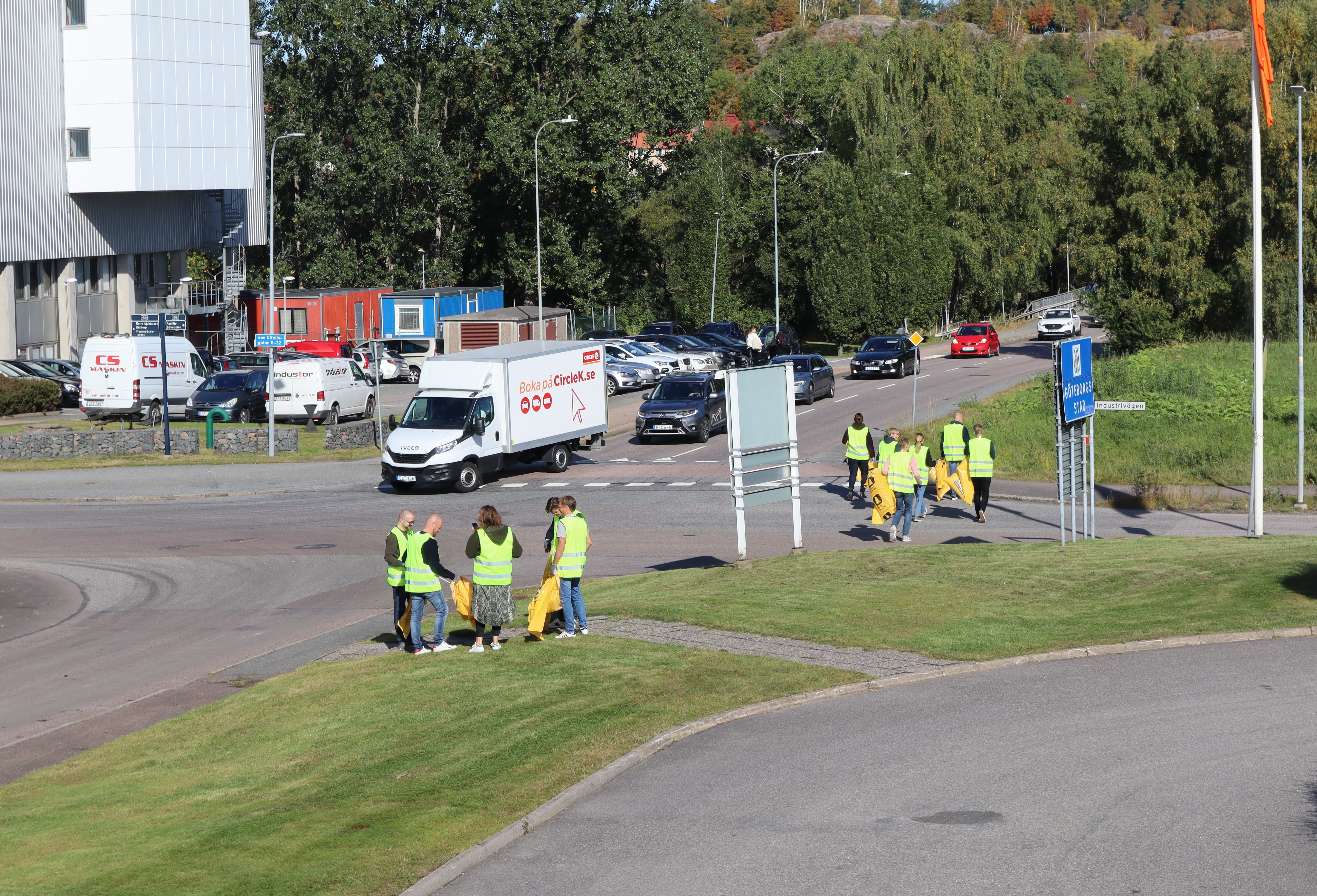 Bertling Sweden participates in local cleanup session