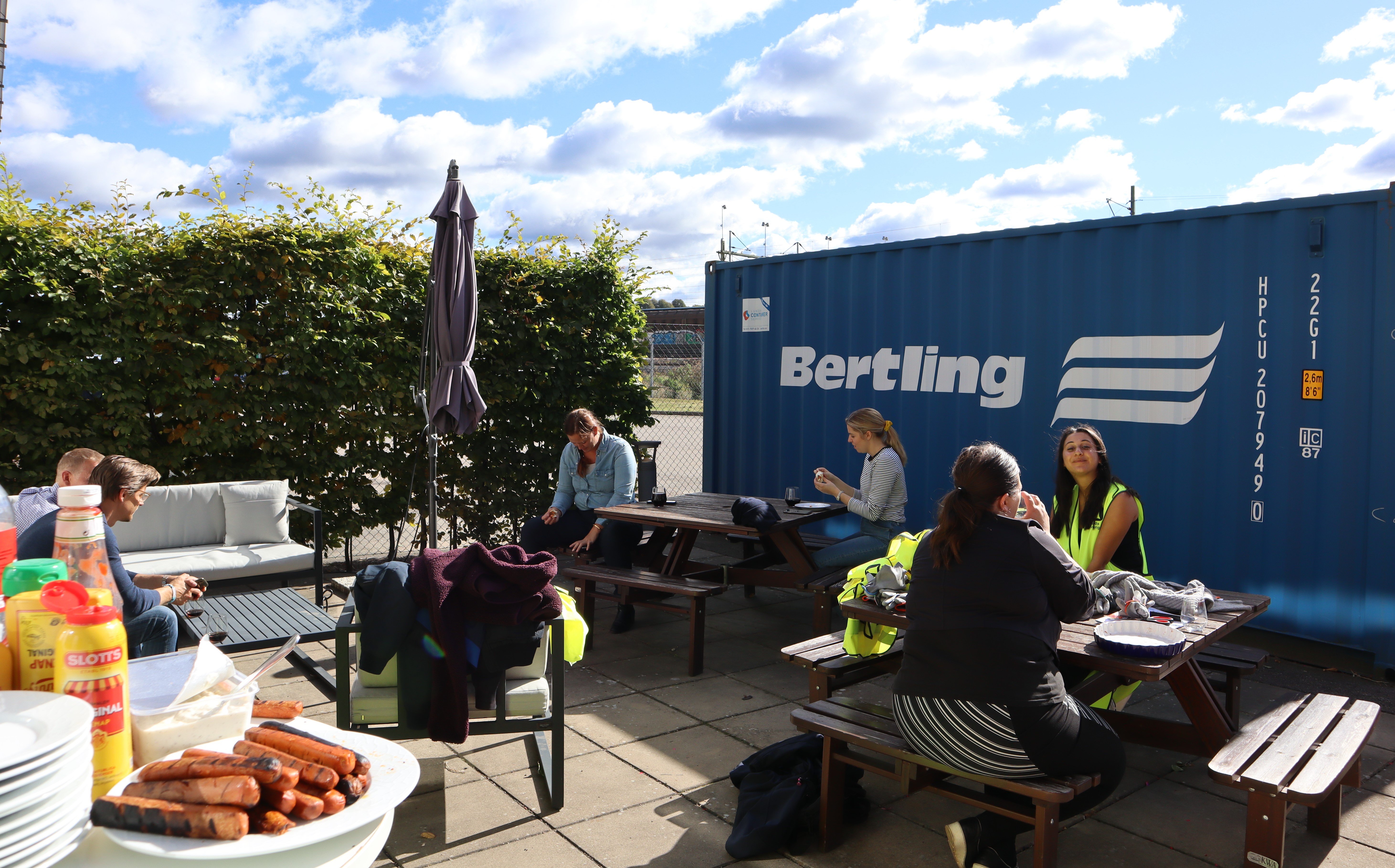 Bertling Sweden participates in local cleanup session