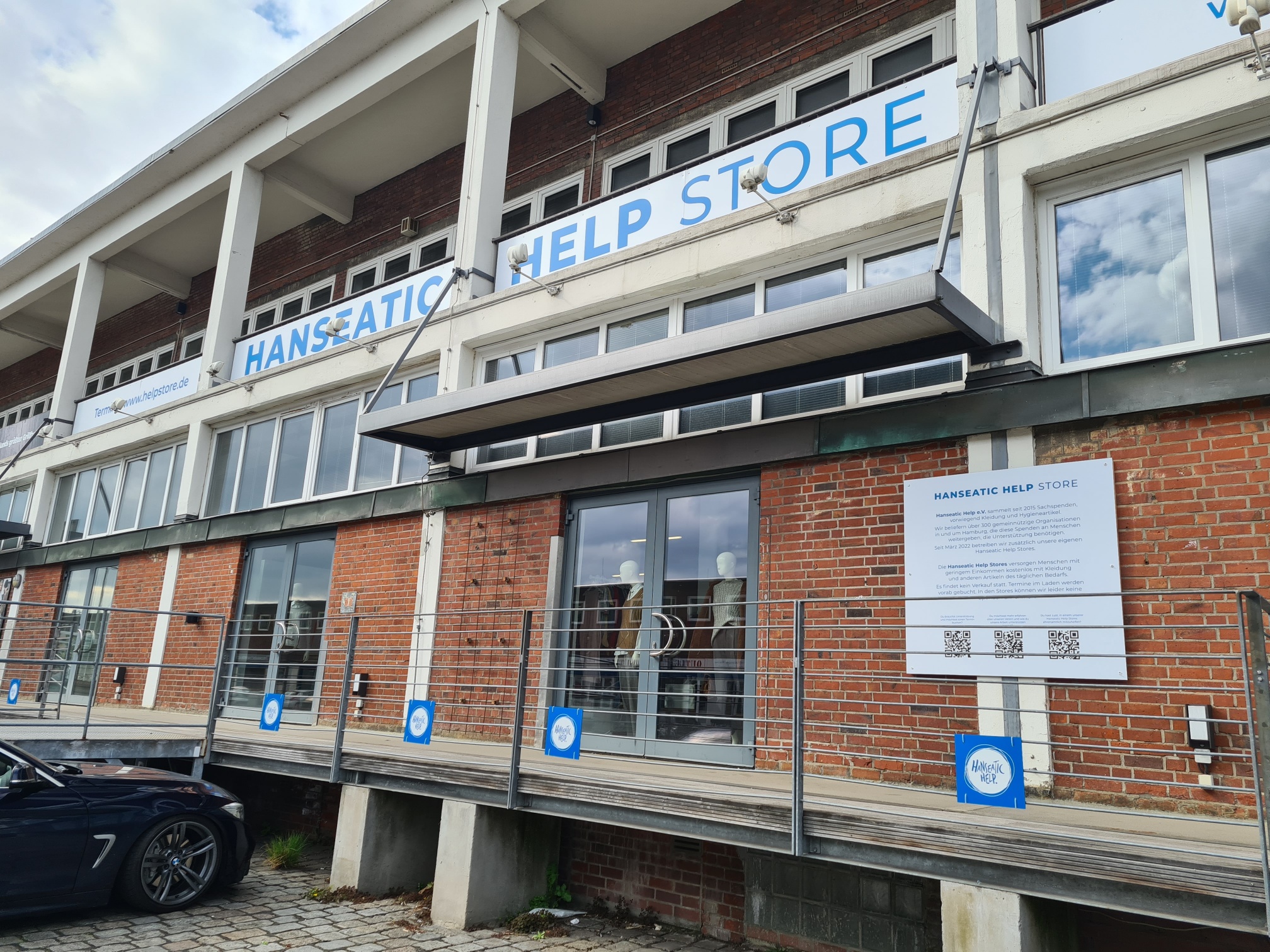 Bertling donates to Hanseatic Help and volunteers in one of their Help Stores