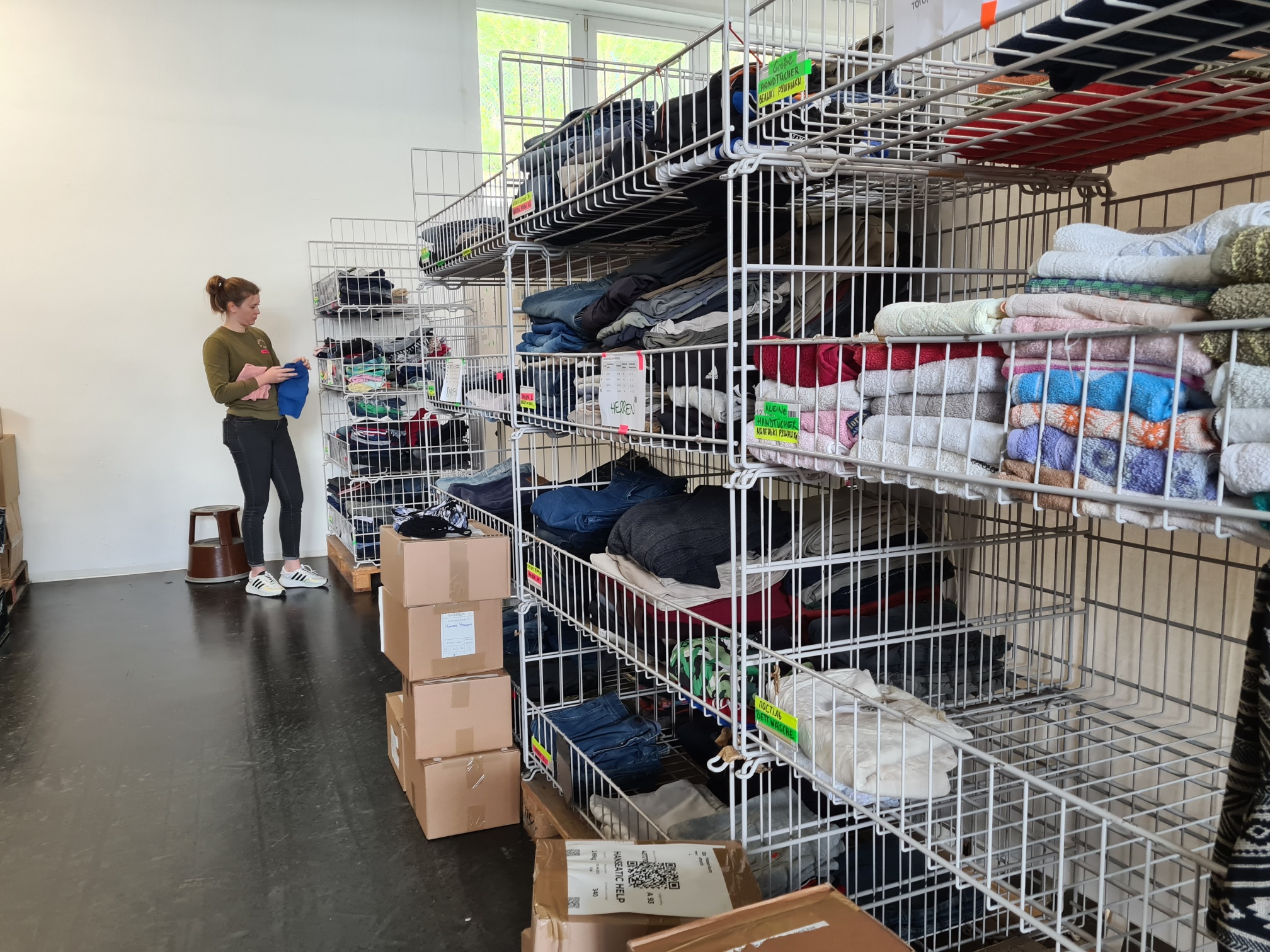 Bertling donates to Hanseatic Help and volunteers in one of their Help Stores
