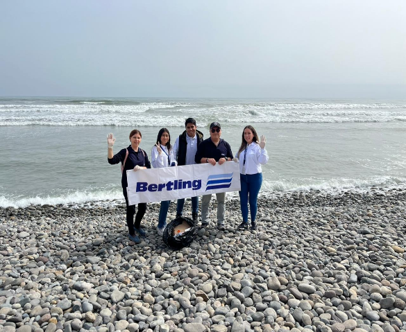 Bertling Lima organizes local cleanup session