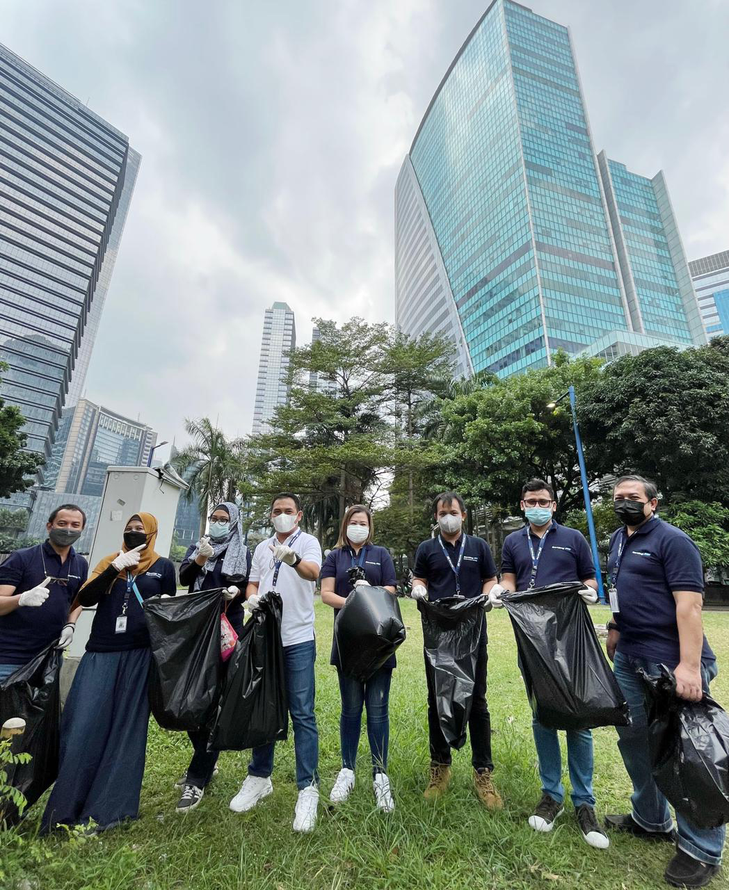 Bertling Indonesia participates in local cleanup session