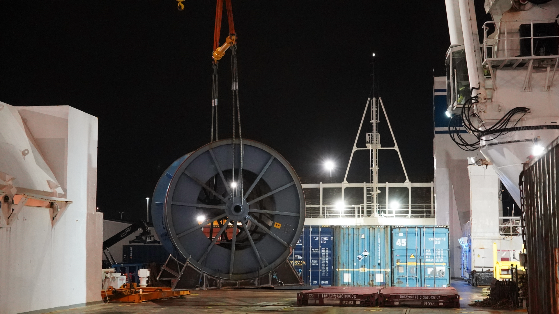 Bertling Team Delivers Complex Umbilical Reel Transport to Norway 