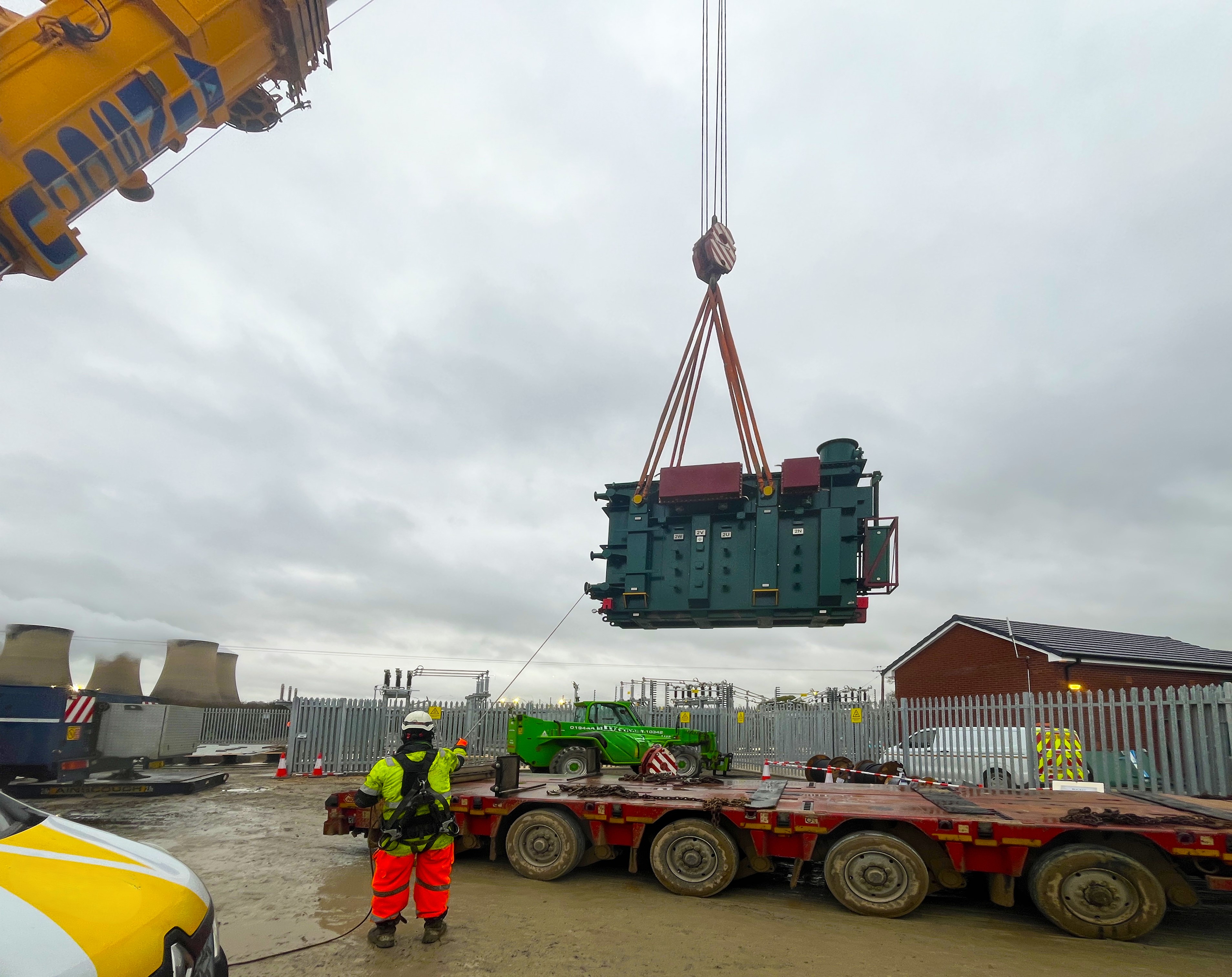 Bertling Smoothly Delivers 48-Ton Transformer for UK Solar Farm