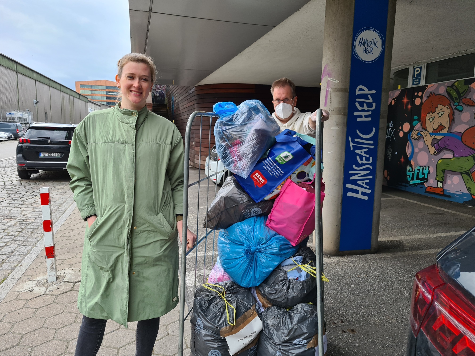 Bertling donates to Hanseatic Help and volunteers in one of their Help Stores