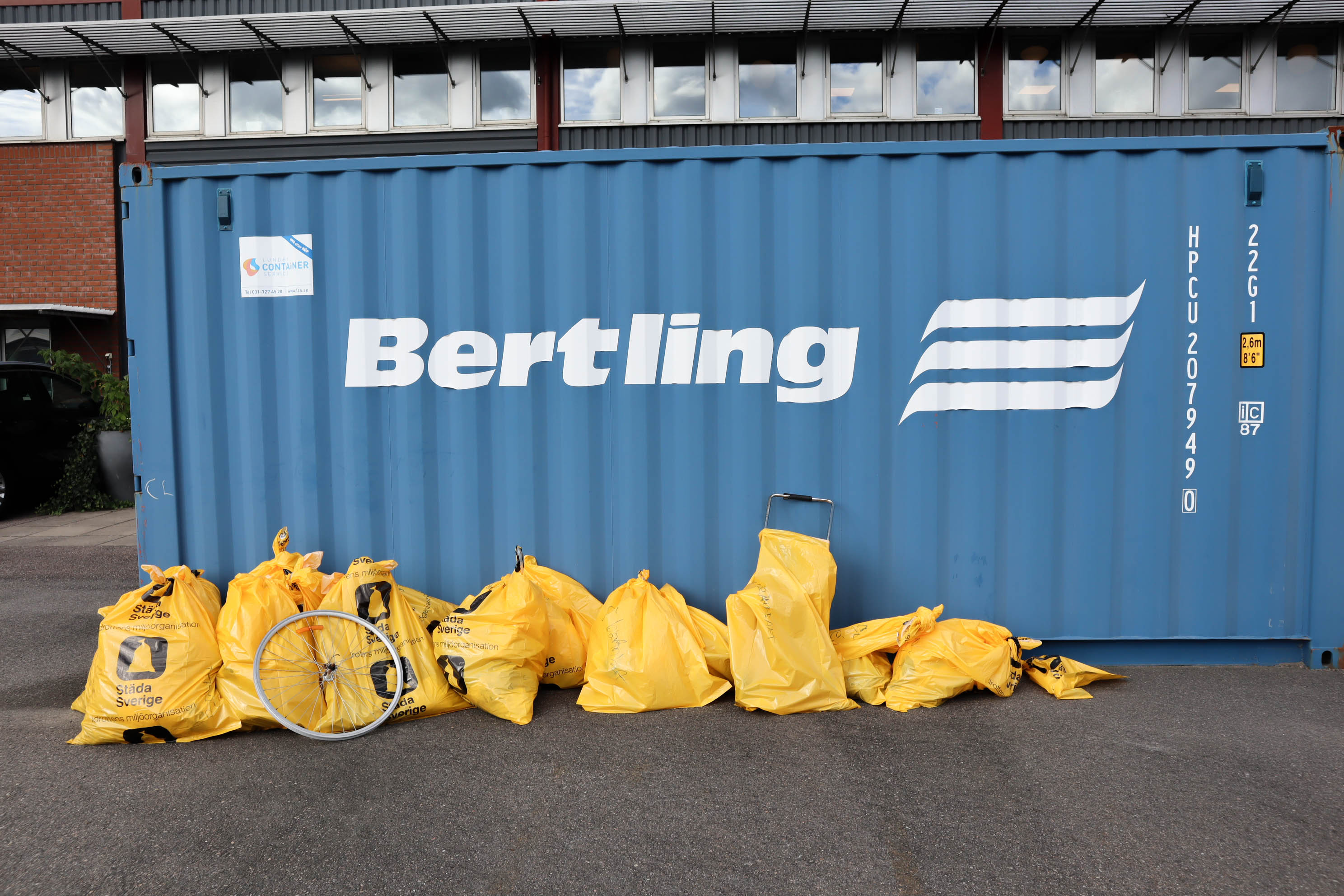 Bertling Sweden joins forces with the organization Städa Sverige for World Cleanup Day 2023