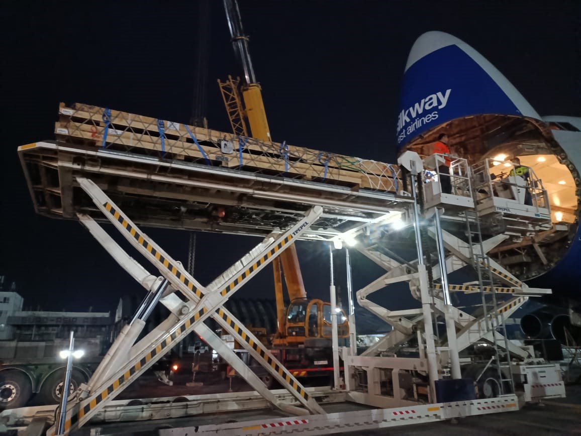 B-Cargo in Action: Oversized Steel Plates Transported via 4 Boeing 747s